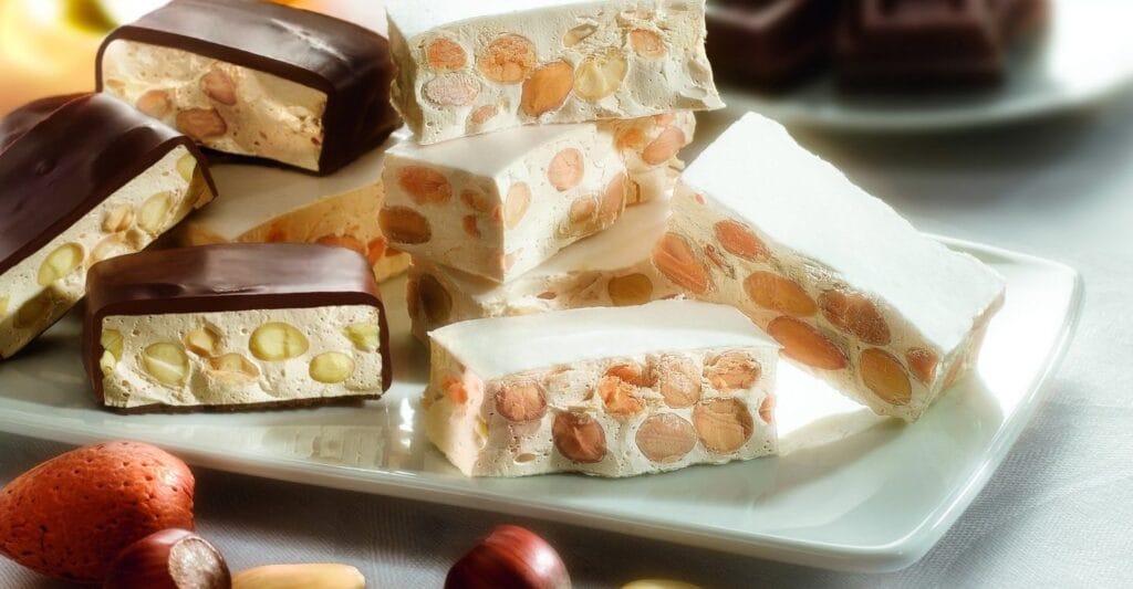 Idee regalo fai da te per Natale 2024, spazio alla golosità: 3 ricette per stupire 5 Idee regalo fai da te per Natale 2024, spazio alla golosità: 3 ricette per stupire - Be Sicily Mag - torrone 1 e1608050531989