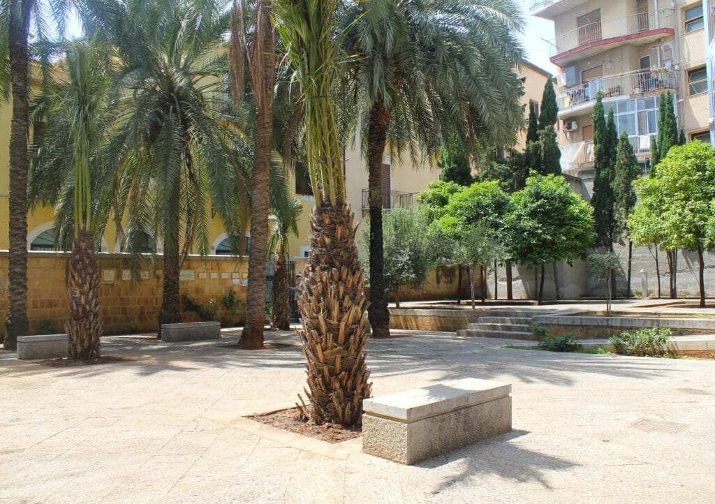 Quartiere ebraico a Palermo: la storia della Giudecca e i luoghi simbolo del ghetto 6 Quartiere ebraico a Palermo: la storia della Giudecca e i luoghi simbolo del ghetto - Be Sicily Mag - giardino dei giusti 1