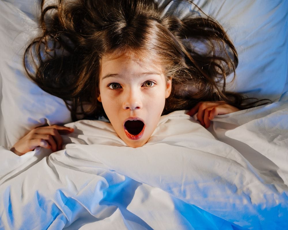 Disturbi del sonno nel bambino: dai risvegli frequenti al pavor nocturnus, come comportarsi 2 Disturbi del sonno nel bambino: dai risvegli frequenti al pavor nocturnus, come comportarsi - Be Sicily Mag - incubo bambino