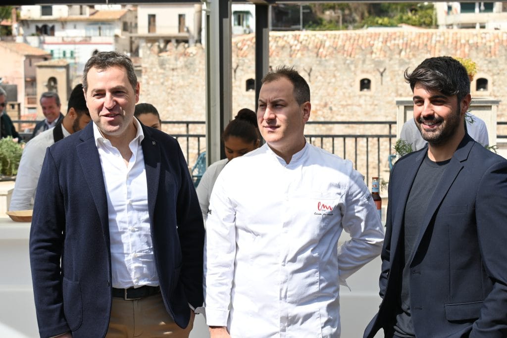 Taurmè Day, a Taormina i sapori della sostenibilità tra show cooking e mixology d’autore: protagonisti i prodotti biologici - Be Sicily Mag - Giuseppe e Luca Miuccio Antonio Sparta