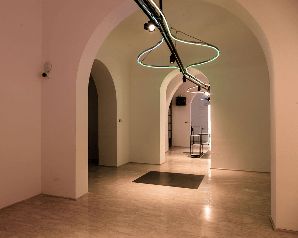 Officine Bellotti, a Palermo inaugurato un nuovo spazio dedicato alla cultura nell'ex cartoleria De Magistris 4 Lo spazio espositivo delle Officine Bellotti