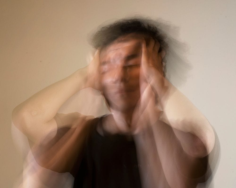 Dalla famiglia invischiata al figlio cronico: quando i legami rischiano di essere dannosi per la crescita 4 Dalla famiglia invischiata al figlio cronico: quando i legami rischiano di essere dannosi per la crescita - Be Sicily Mag - famiglia invischiata e figlio cronico 3