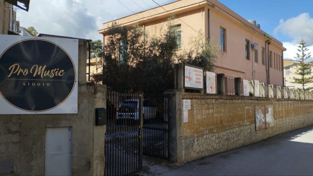 Pro Music Studio, ad Aragona da una scuola abbandonata è nato un centro culturale: il racconto del fondatore Giuseppe Salamone 5 Pro Music Studio, ad Aragona da una scuola abbandonata è nato un centro culturale: il racconto del fondatore Giuseppe Salamone - Be Sicily Mag - photo 5992226870189474984 y