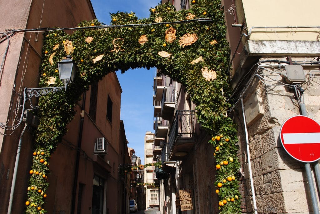 Festa di San Giuseppe 2025, a Salemi tornano le Cene, coi pani votivi e gli altari devozionali: una settimana tra fede e tradizione 6 Festa di San Giuseppe 2025, a Salemi tornano le Cene, coi pani votivi e gli altari devozionali: una settimana tra fede e tradizione - Be Sicily Mag - salemi