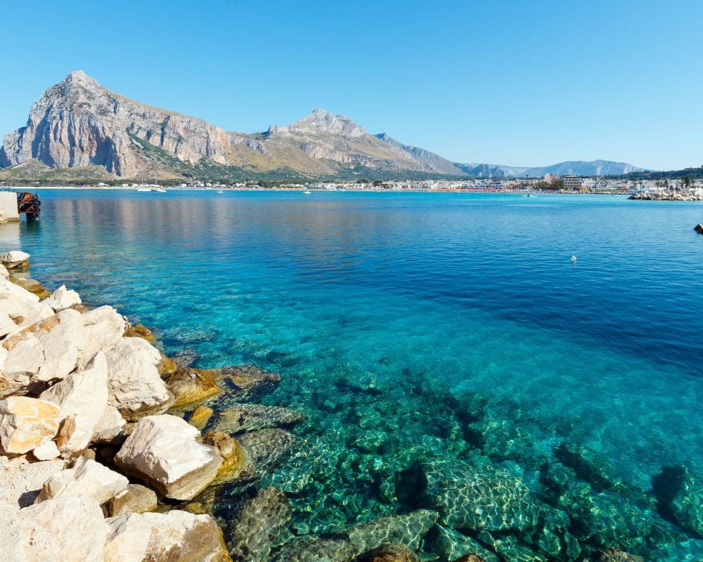 Cosa mettere in valigia per un viaggio in Sicilia nell'estate 2025 3 san vito lo capo