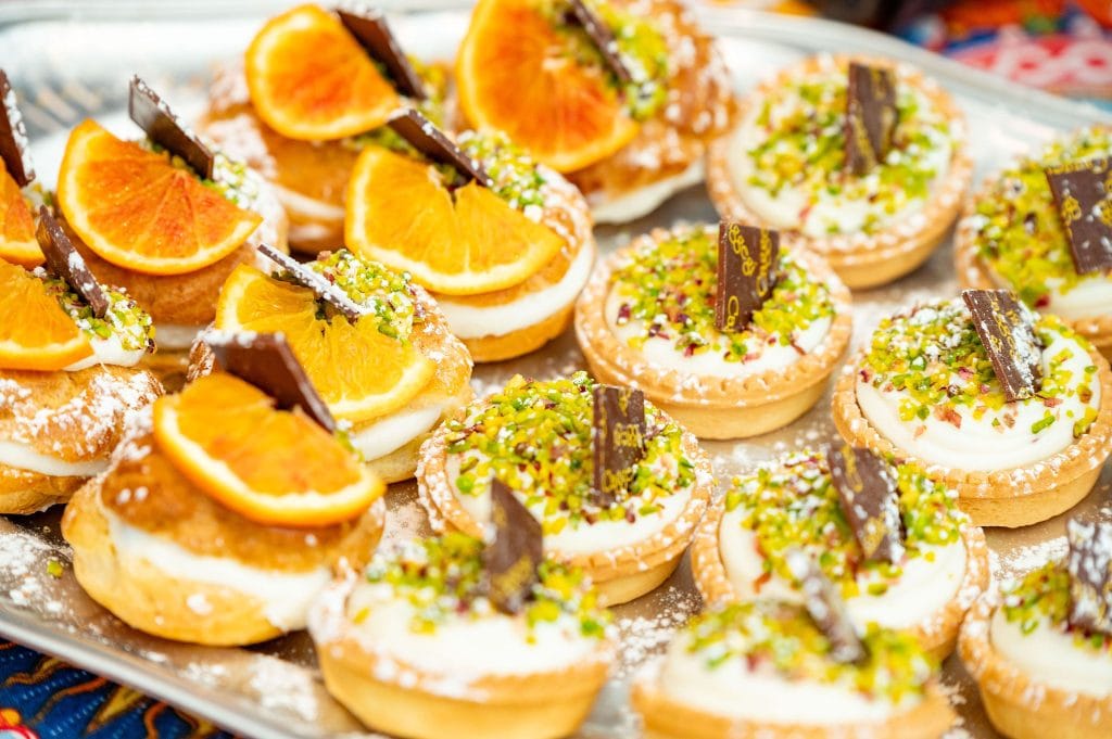 Sicily Fest, compie 10 anni l'evento che celebra l’enogastronomia siciliana a Londra 4 Sicily Fest, compie 10 anni l'evento che celebra l’enogastronomia siciliana a Londra - Be Sicily Mag - Sicily Fest London dolci