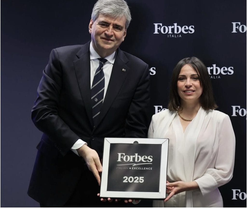 Vinitaly 2025, la Sicilia brilla tra enoturismo e sostenibilità 4 Vinitaly 2025, la Sicilia brilla tra enoturismo e sostenibilità - Be Sicily Mag - premio Forbes a Federica Fina