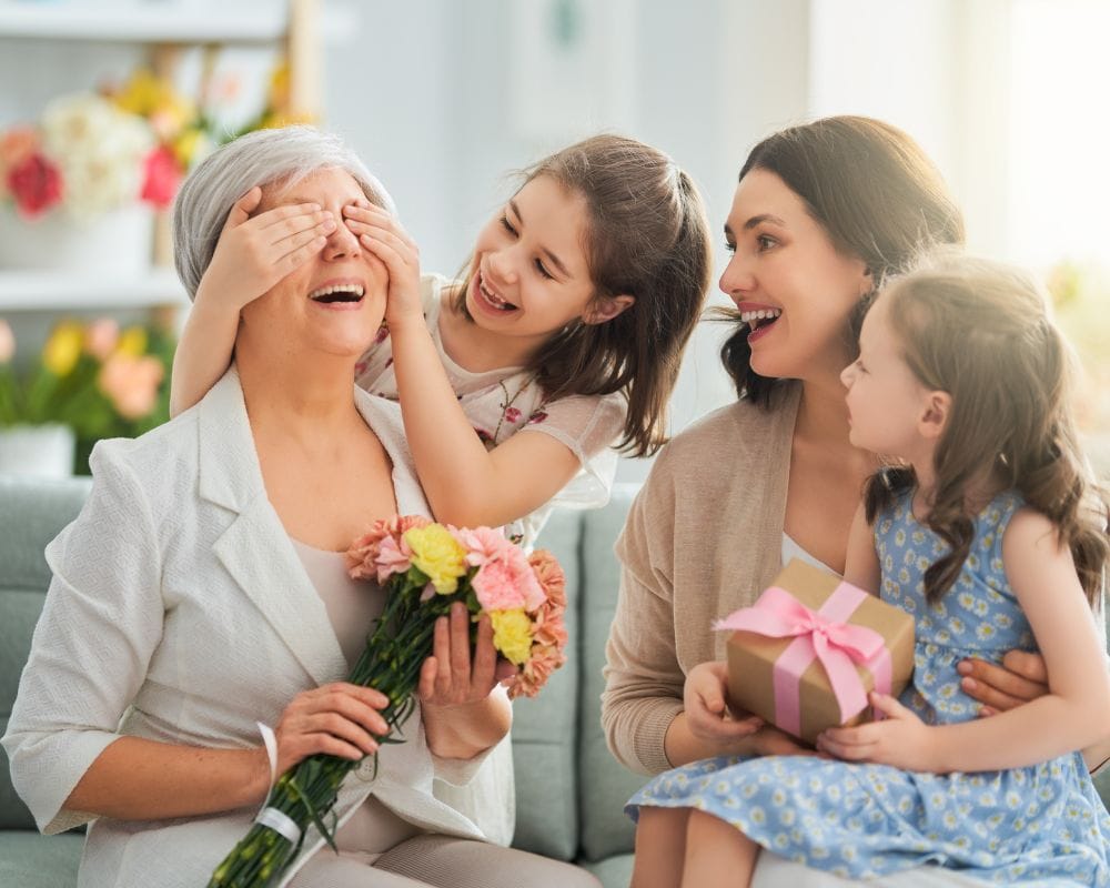 Cosa regalare per la Festa della Mamma 2025: idee semplici, affettuose e adatte a tutti 6 regali alle nonne per la festa della mamma