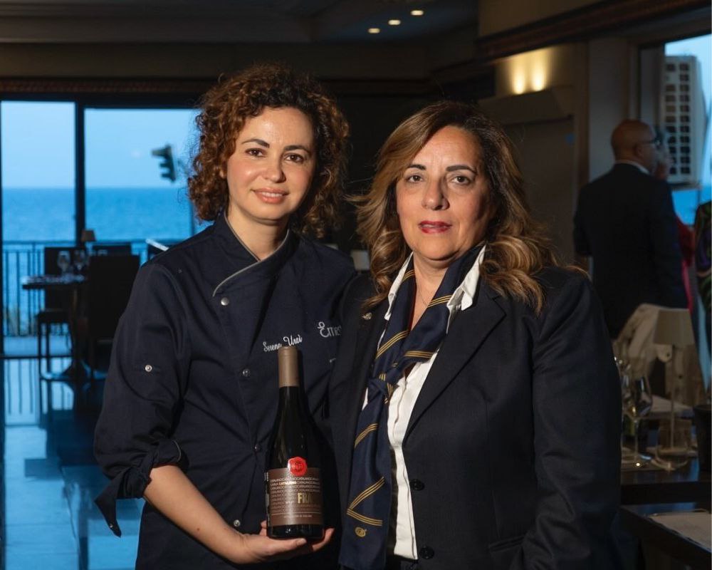 Gelato e vino, a Catania un'inaspettata armonia gustativa: l'idea di Serena Urzì 1 Da sinistra Serena Urzì e Maria Grazia Barbagallo