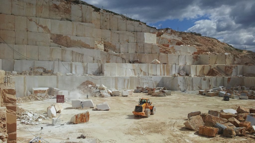 Cosa vedere a Custonaci e dintorni: una destinazione tra storia, mare e natura - Be Sicily Mag - Marmo perlato di Custonaci