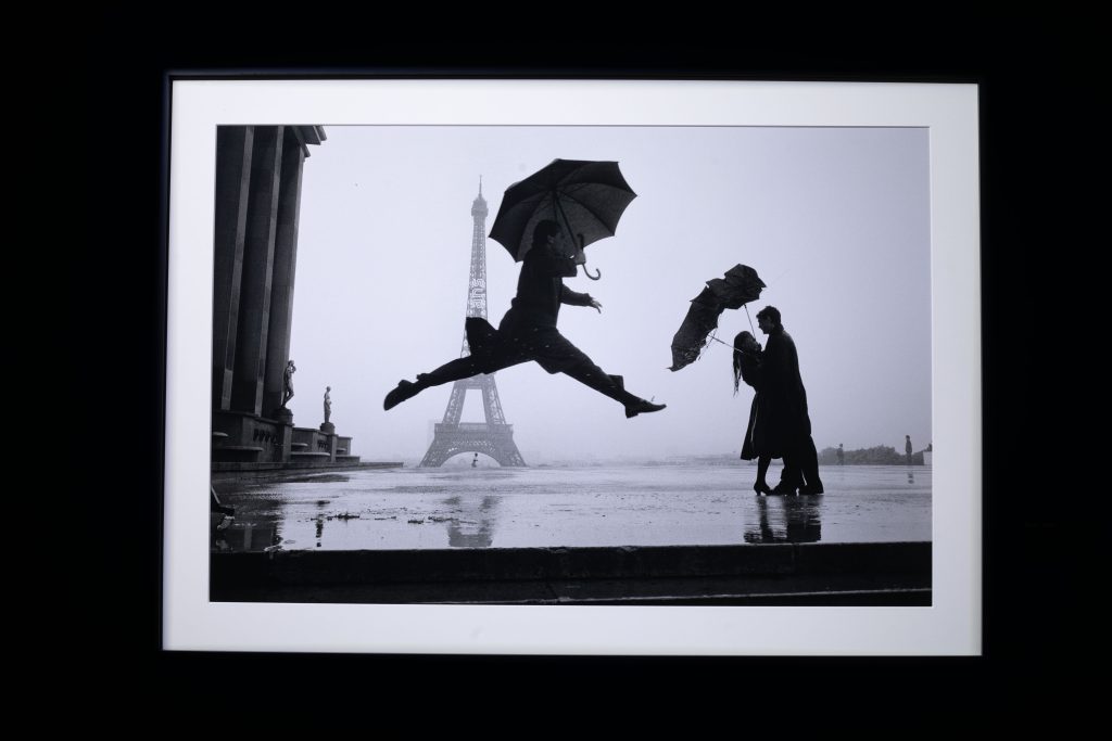 A Palermo le iconiche fotografie di Elliott Erwitt: la mostra della Fondazione Federico II tra star come Marilyn Monroe e cani - Be Sicily Mag - SM 20