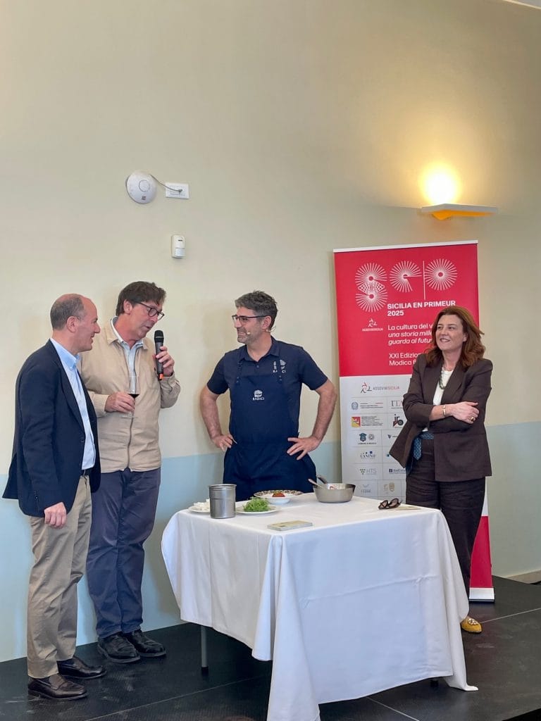 Sicilia En Primeur 2025, a Modica si pensa al futuro del vino siciliano: “È un patrimonio unico” 4 da sinistra antonio rallo, alessio planeta, accursio craparo e mariangela cambria durante show cooking
