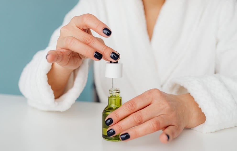 Olio d'oliva in cosmetica: tutti i benefici per viso, corpo e capelli 2 Olio d'oliva in cosmetica: tutti i benefici per viso, corpo e capelli - Be Sicily Mag - olio corpo