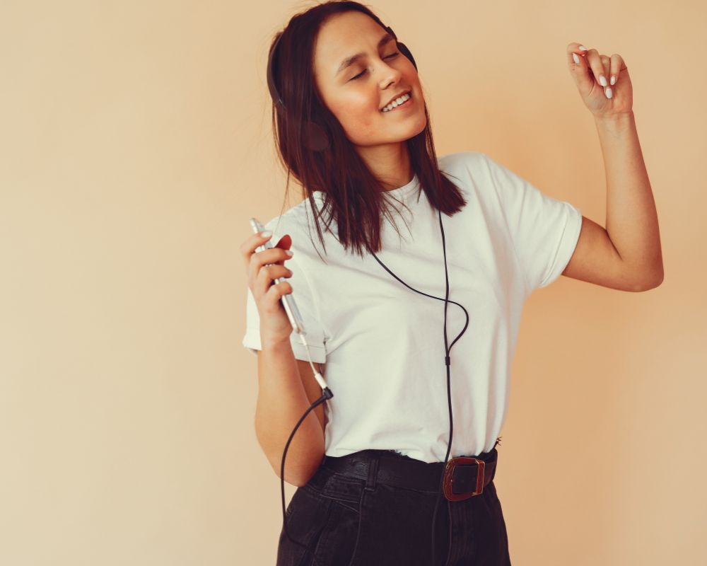 Le migliori playlist per l’estate 2025: tra hit, classici e novità da non perdere 2 Le migliori playlist per l’estate 2025: tra hit, classici e novità da non perdere - Be Sicily Mag - 2 3