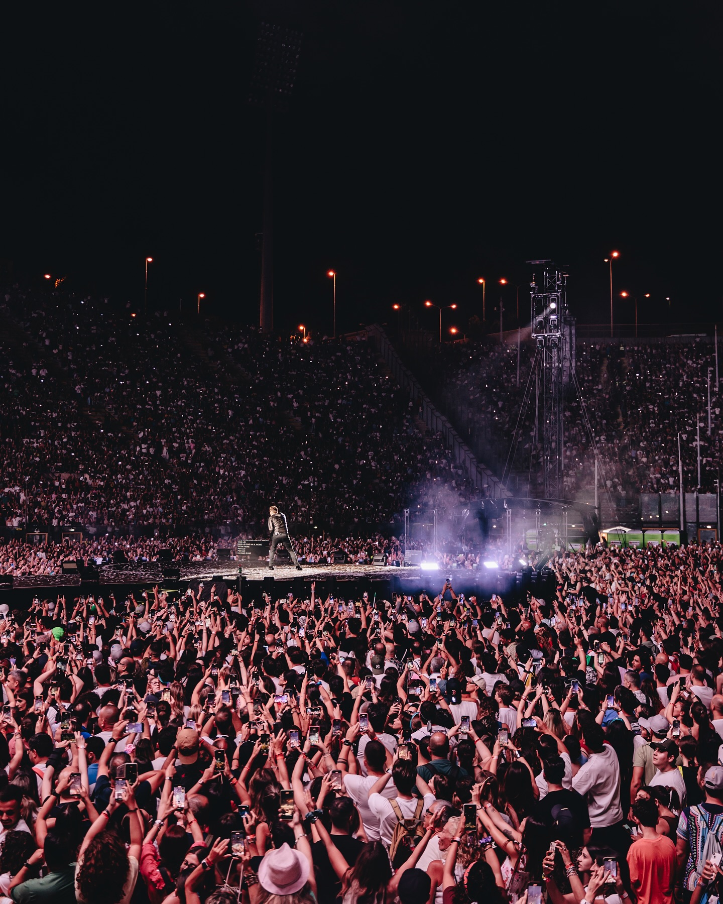 Cesare Cremonini incanta Messina: oltre 40mila in coro sotto le stelle 3 Cesare Cremonini incanta Messina: oltre 40mila in coro sotto le stelle - Be Sicily Mag - 513991015 18535246192032603 9077760926973570184 n