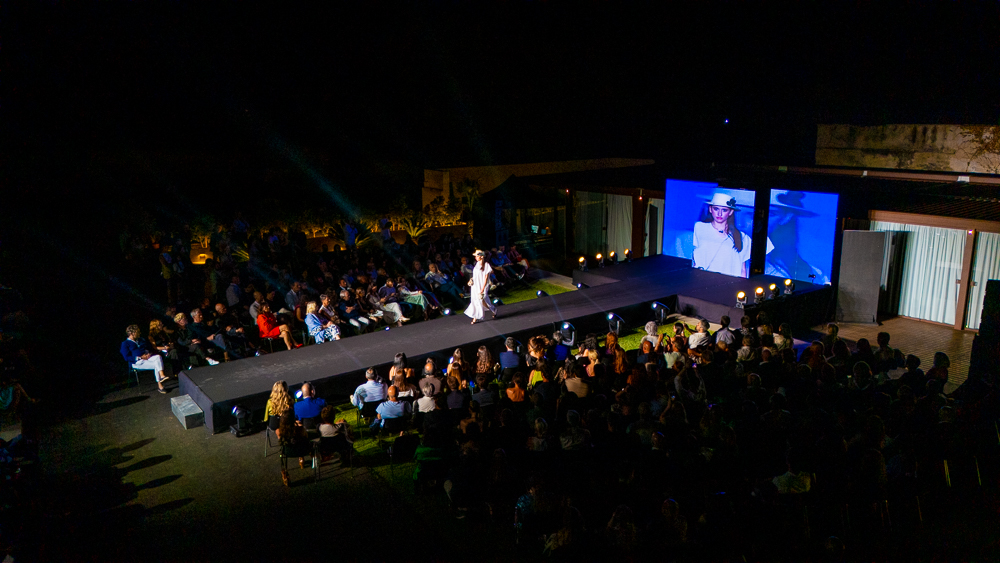 Sicily Fashion Week, in passerella le eccellenze della moda dell'Isola: la seconda edizione tra abiti da sera e beachwear 8 Sicily Fashion Week, in passerella le eccellenze della moda dell'Isola: la seconda edizione tra abiti da sera e beachwear - Be Sicily Mag - DJI 20250615221701 0010 D