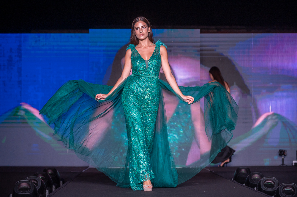 Sicily Fashion Week, in passerella le eccellenze della moda dell'Isola: la seconda edizione tra abiti da sera e beachwear 5 Sicily Fashion Week, in passerella le eccellenze della moda dell'Isola: la seconda edizione tra abiti da sera e beachwear - Be Sicily Mag - FB10873