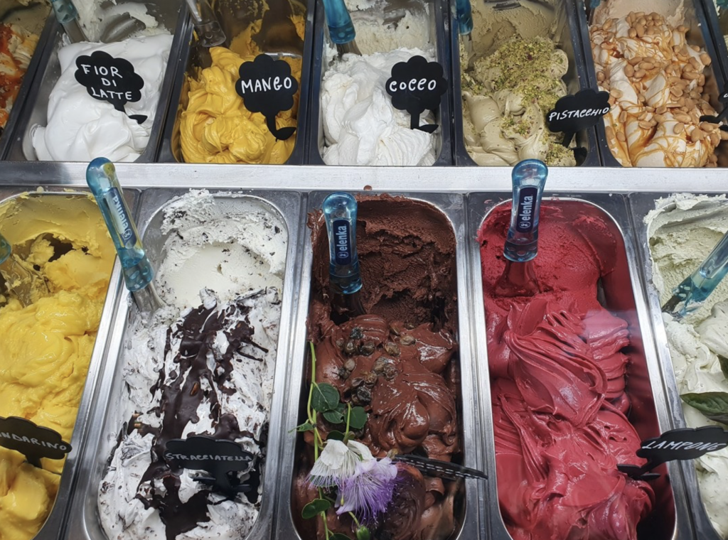 Il gelato gastronomico conquista la Sicilia: i gusti più strani, dalla zucca al parmigiano 9 Il gelato gastronomico conquista la Sicilia: i gusti più strani, dalla zucca al parmigiano - Be Sicily Mag - Gelato al cappero e cioccolato