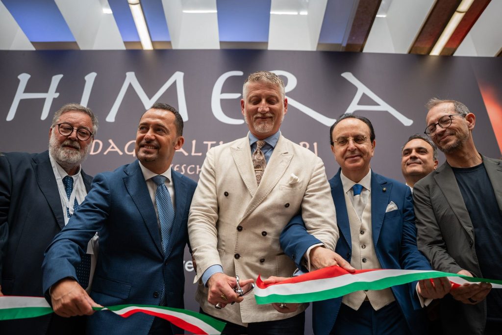 Himera, la necropoli più grande della Sicilia in mostra alla Stazione Centrale di Palermo: un viaggio nell'antichità 6 Il taglio del nastro della mostra Himera