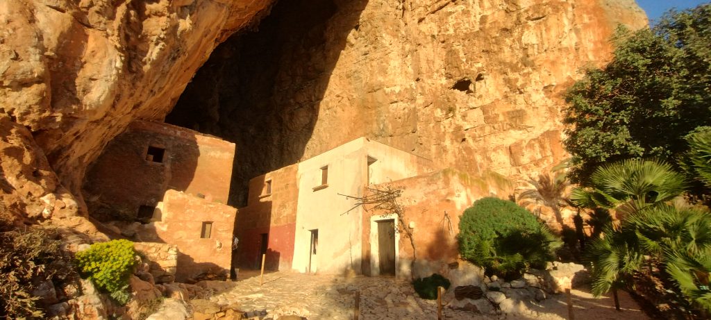 Martin Scorsese a Custonaci per "The Saints": le location siciliane della serie che racconta le figure più celebri della Chiesa 6 Grotta Mangiapane