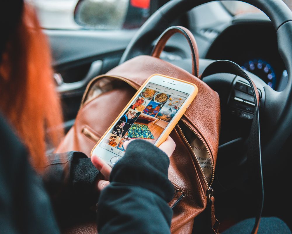 FOMO, cos'è la paura di "perdersi qualcosa": una trappola contemporanea che condiziona il 70% dei giovani 2 fomo