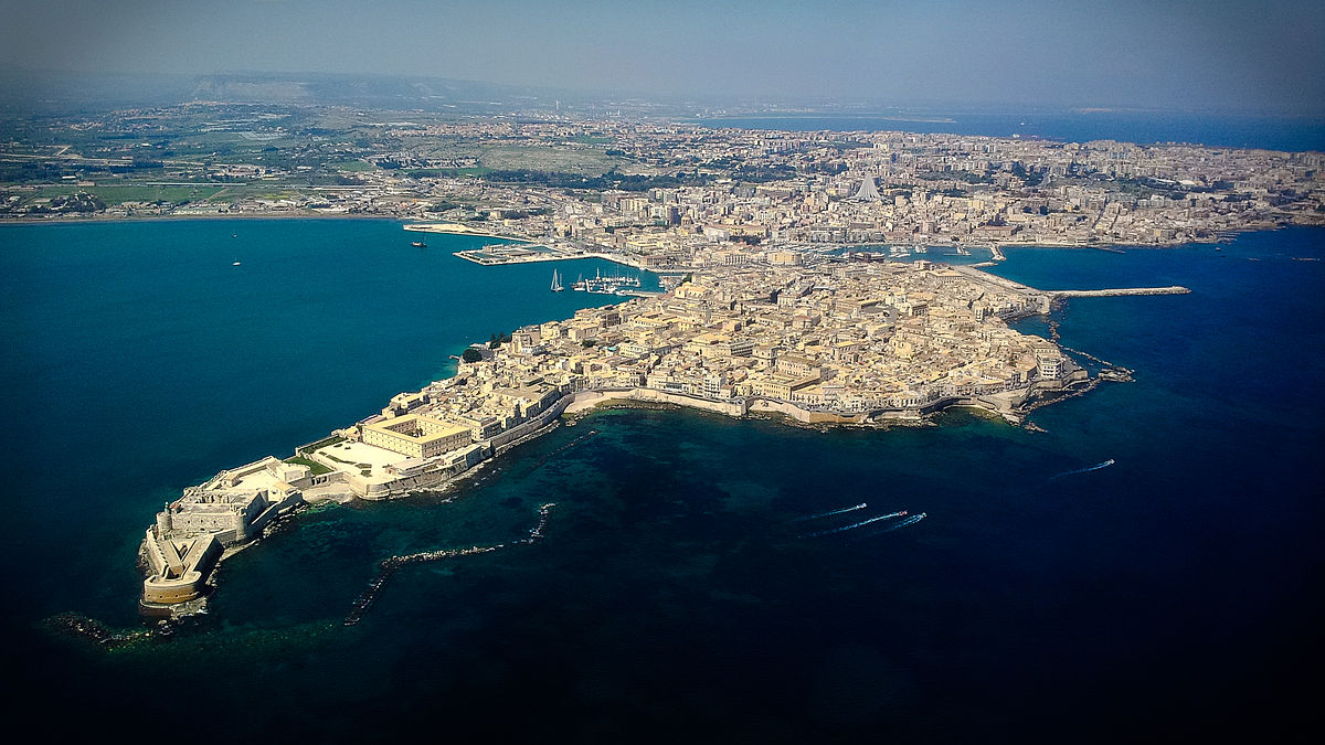 Un amore da cartolina: i luoghi più romantici in Sicilia da visitare per la Giornata del Bacio 12 Isola di Ortigia - Wikipedia