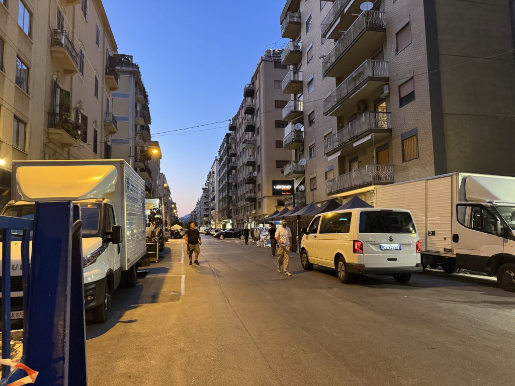 Palermo set a cielo aperto per Kettice, il nuovo film con Monica Bellucci: riprese in corso 3 Palermo set a cielo aperto per Kettice, il nuovo film con Monica Bellucci: riprese in corso - Be Sicily Mag - IMG 4686 1