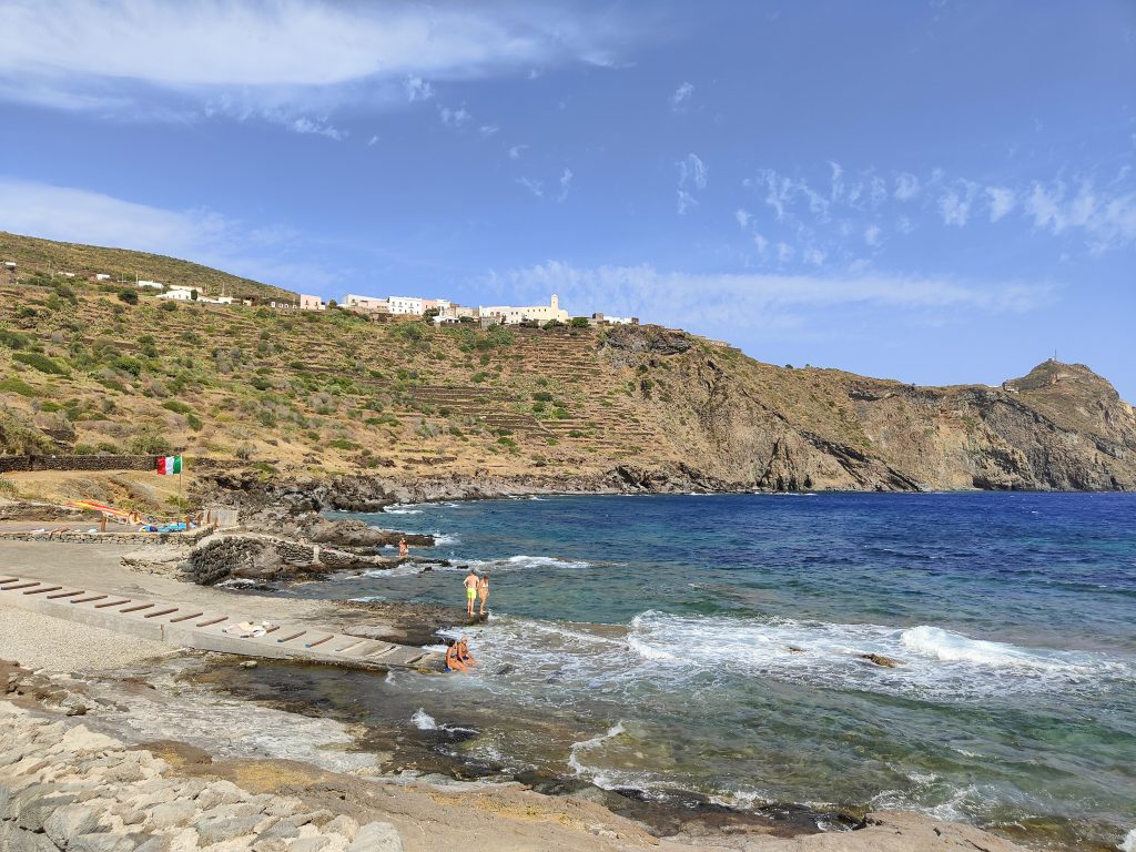 Pantelleria: l’isola del vento, del silenzio e della bellezza 6 Pantelleria: l’isola del vento, del silenzio e della bellezza - Be Sicily Mag - SCAURI
