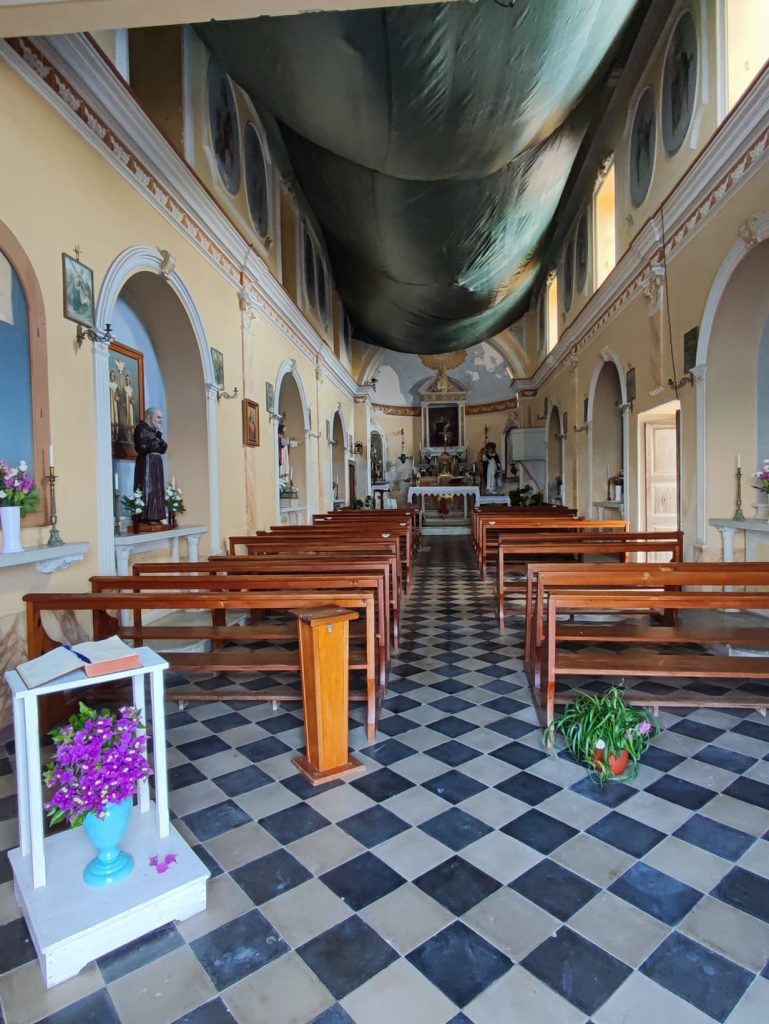 La Chiesa di Ginostra durante i lavori