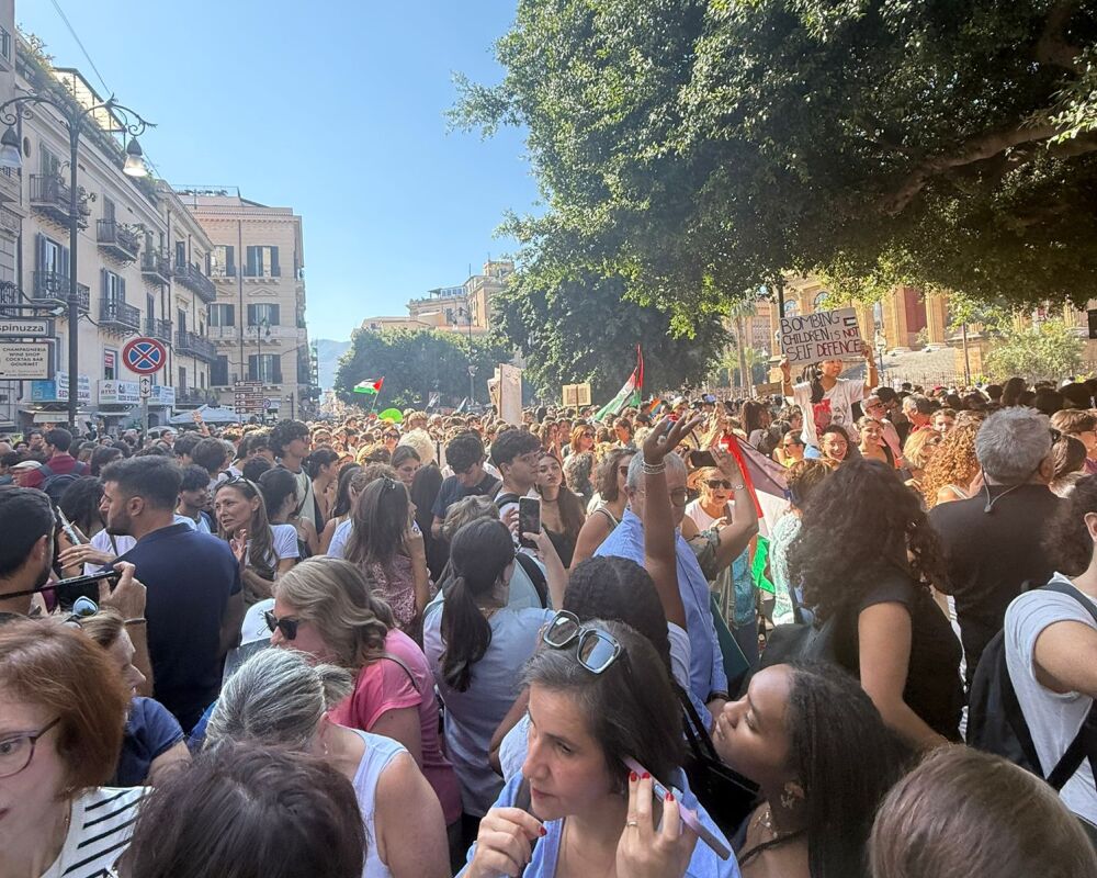 Sicilia in sciopero: piazze piene a sostegno di Gaza 5 Sicilia in sciopero: piazze piene a sostegno di Gaza - Be Sicily Mag - 1 5