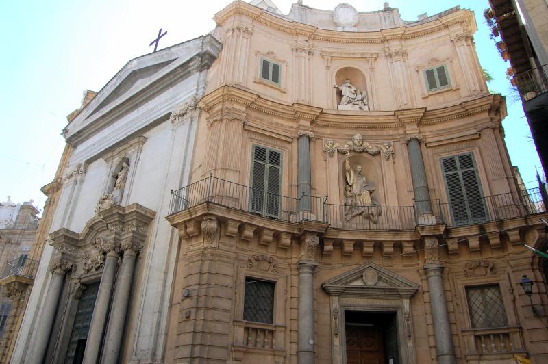 La cripta sotterranea della Chiesa di San Giuseppe dei Teatini, una piccola Lourdes in Sicilia 9 L'esterno della chiesa di San Giuseppe dei Teatini a Palermo