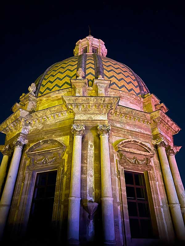 La cripta sotterranea della Chiesa di San Giuseppe dei Teatini, una piccola Lourdes in Sicilia 14 La cupola della chiesa di San Giuseppe dei Teatini