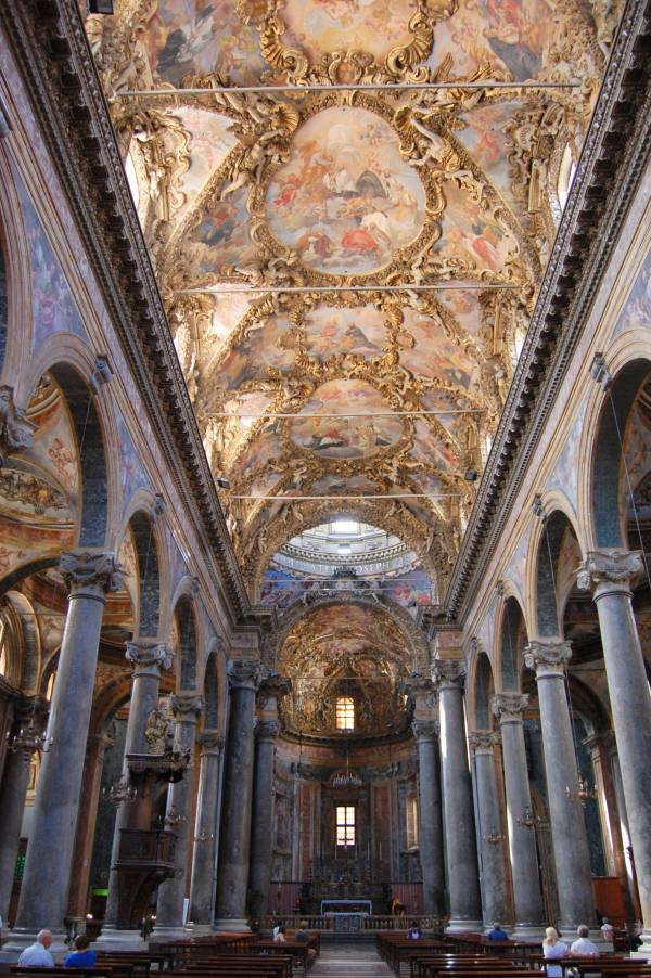 La cripta sotterranea della Chiesa di San Giuseppe dei Teatini, una piccola Lourdes in Sicilia 10 L'interno della chiesa di San Giuseppe dei Teatini