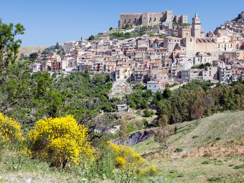 Castello di Caccamo: tra storia, leggende e panorami mozzafiato 5 Castello di Caccamo: tra storia, leggende e panorami mozzafiato - Be Sicily Mag - 5 1