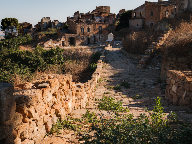 Poggioreale, il borgo fantasma che rinasce tra memoria e futuro 9 Poggioreale, il borgo fantasma che rinasce tra memoria e futuro - Be Sicily Mag - 7 2