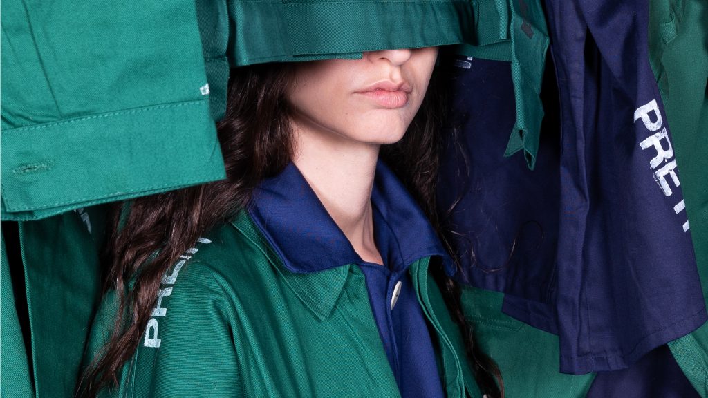 Eterea e politicamente impegnata: “Ilos”, la nuova collezione di Casa Preti presentata a Milano 13 Casa Preti per Claire Fontaine - Capitalism - Photo by Fausto Brigantino