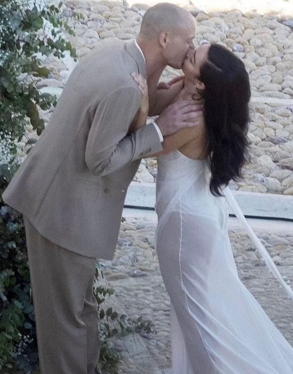 Charli XCX si è sposata (di nuovo): tutti i dettagli del secondo matrimonio in Sicilia 2 Charli XCX si è sposata (di nuovo): tutti i dettagli del secondo matrimonio in Sicilia - Be Sicily Mag - Charli XCX