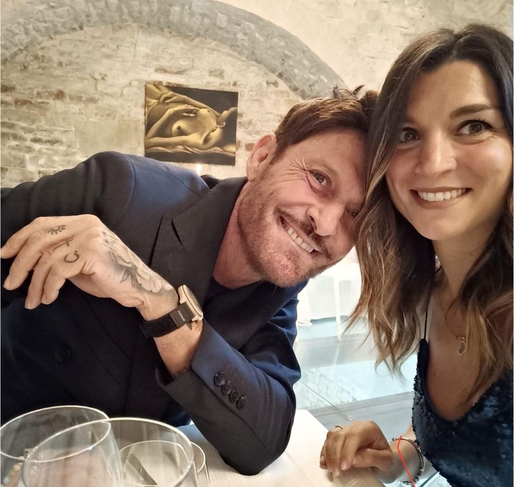Salina celebra il calcio e il giornalismo sportivo nel ricordo di Totò Schillaci 2 Salina celebra il calcio e il giornalismo sportivo nel ricordo di Totò Schillaci - Be Sicily Mag - Jessica e il papa a Ristorante dimensionata