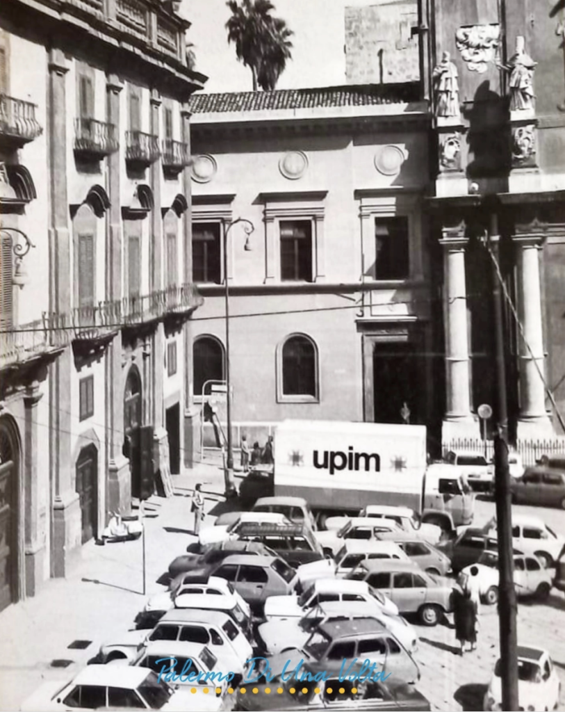 Automobili in sosta a Piazza San Domenico (Foto da Palermo di una volta)
