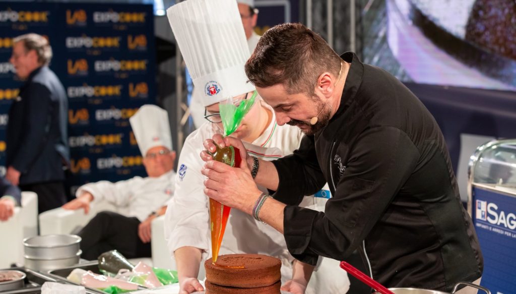 Expocook 2025: il gusto torna a Palermo con Renato Ardovino e le eccellenze della cucina 5 Expocook 2025: il gusto torna a Palermo con Renato Ardovino e le eccellenze della cucina - Be Sicily Mag - Renato Ardovino a Expocook 2020 Foto di Serafino Geraci