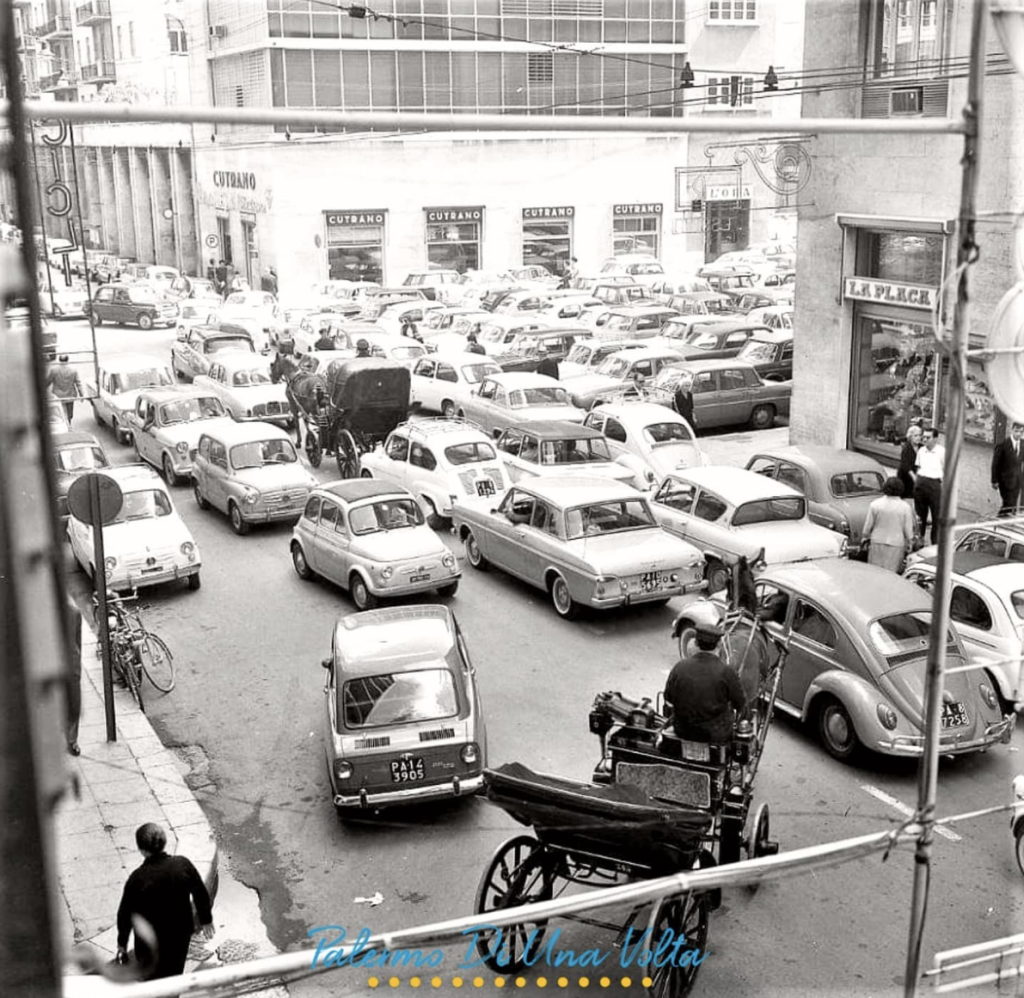 Un ingorgo in via Mariano Stabile (Foto da Palermo di una volta)