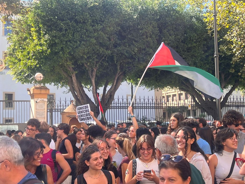 Sicilia in sciopero: piazze piene a sostegno di Gaza 7 Sicilia in sciopero: piazze piene a sostegno di Gaza - Be Sicily Mag - WhatsApp Image 2025 09 22 at 11.37.46