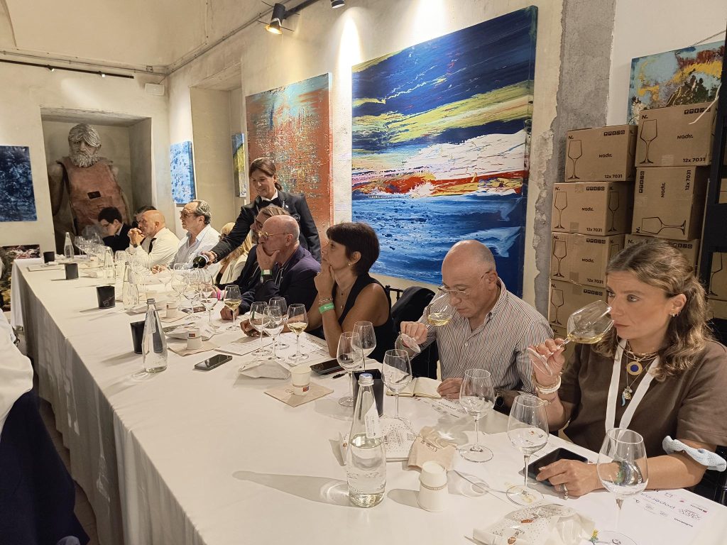 Bianchi di Sicilia 2025: grande partecipazione all'evento tra vino e cultura nel cuore di Catania 2 Bianchi di Sicilia 2025: grande partecipazione all'evento tra vino e cultura nel cuore di Catania - Be Sicily Mag - bianchi di sicilia 3