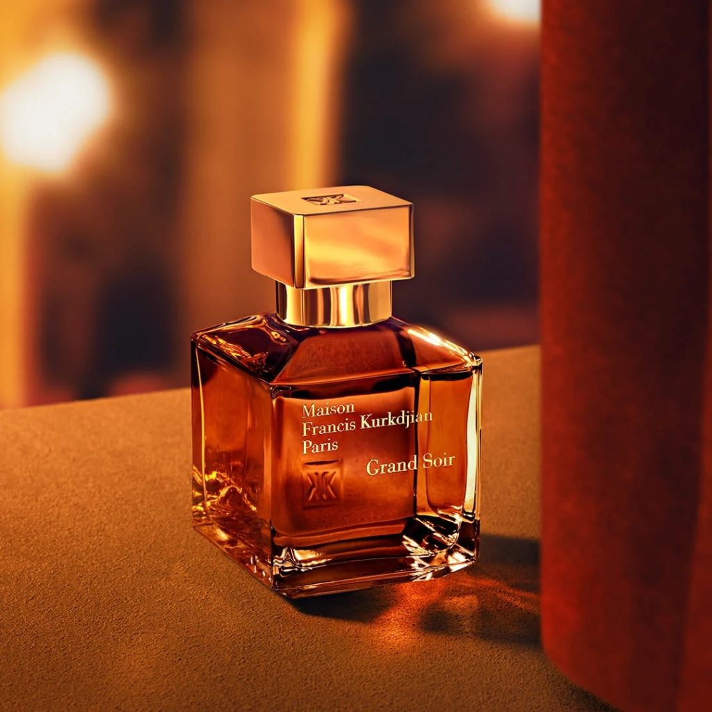 Profumi autunnali di tendenza nel 2025: le fragranze che accendono la stagione 14 Profumi autunnali di tendenza nel 2025: le fragranze che accendono la stagione - Be Sicily Mag - profumo Grand Soir