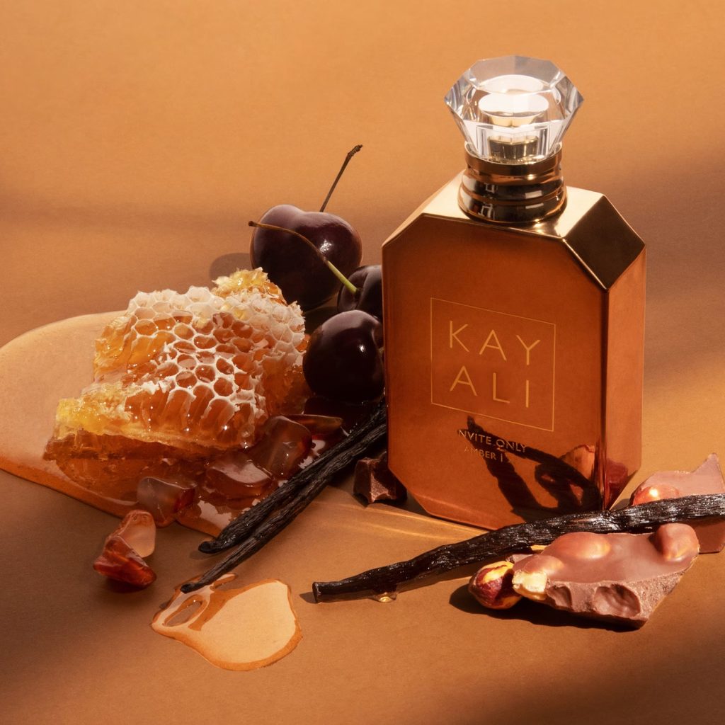 Profumi autunnali di tendenza nel 2025: le fragranze che accendono la stagione 10 Profumi autunnali di tendenza nel 2025: le fragranze che accendono la stagione - Be Sicily Mag - profumo kayali