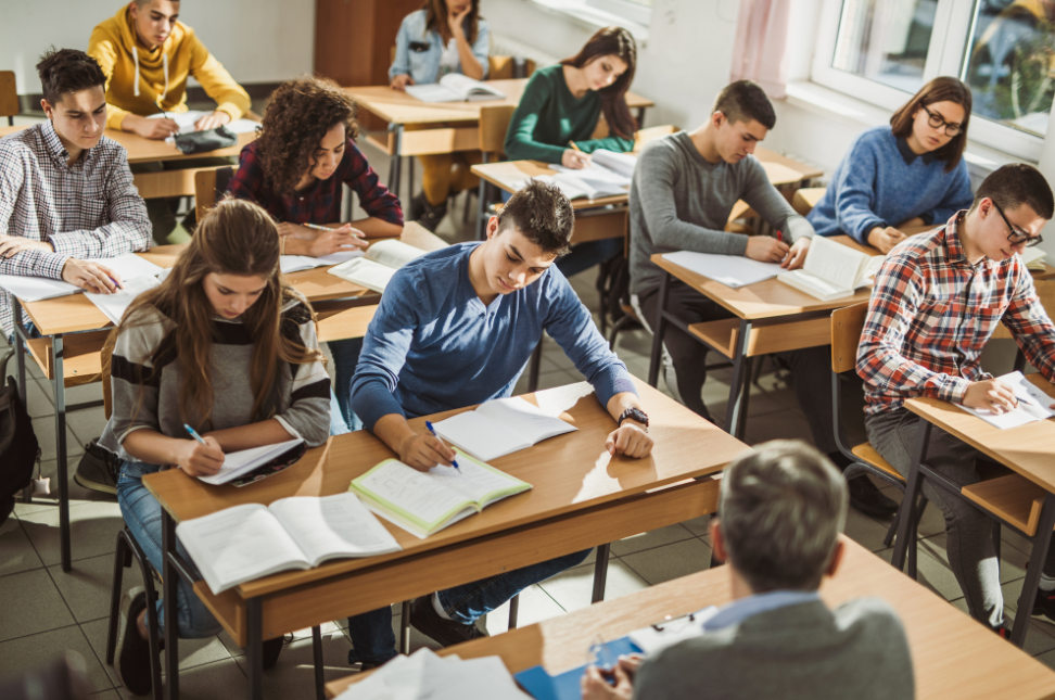 Come vestirsi per il rientro a scuola: i consigli per combattere il caldo rispettando le regole - Be Sicily Mag - scuola
