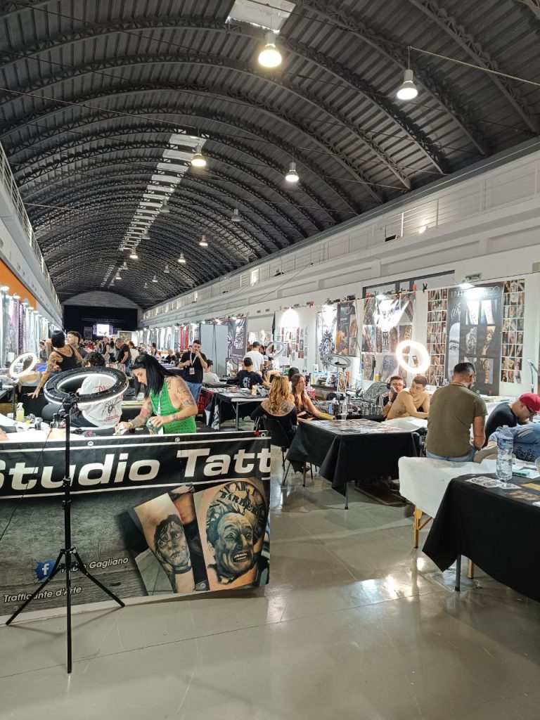Dal black-work al realismo a colori, 150 artisti animano Palermo con la Tattoo Convention - Be Sicily Mag - 3 2