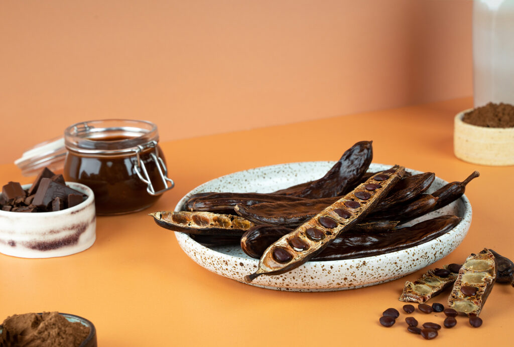 La rinascita della carruba siciliana: da “cioccolato dei poveri” a prodotto gourmet 4 La rinascita della carruba siciliana: da “cioccolato dei poveri” a prodotto gourmet - Be Sicily Mag - Carrube 1024x692 1