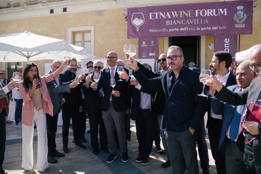Etna Wine Forum di Biancavilla: il rilancio dell'Etna Sud-Ovest tra vini di eccellenza e sfide climatiche - Be Sicily Mag - Etna Wine Forum 1