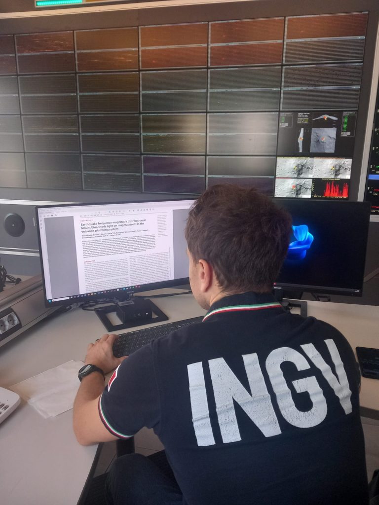 Eruzioni vulcaniche, il b-value è la nuova chiave per anticiparle? L'INGV di Catania a lavoro, l'IA tra le prospettive - Be Sicily Mag - INGV